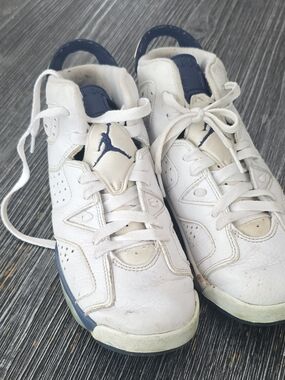 Nike Air Jordan White & Navy Retro Sneakers